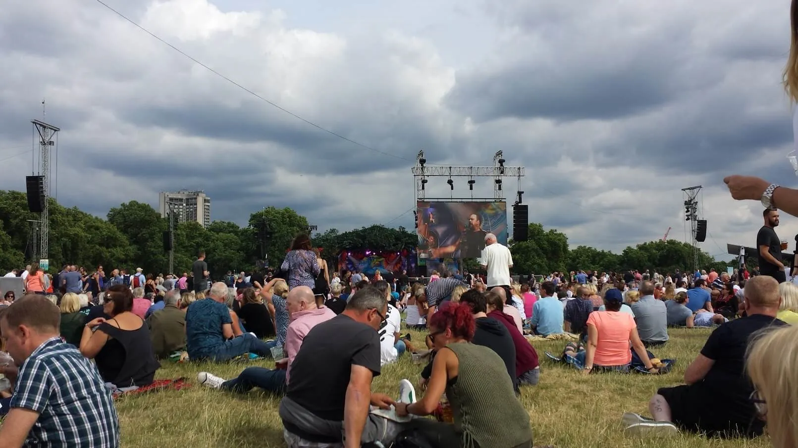 F30 Phil Collins Not Dead Yet Concert Hyde Park PD 30 Jun 1