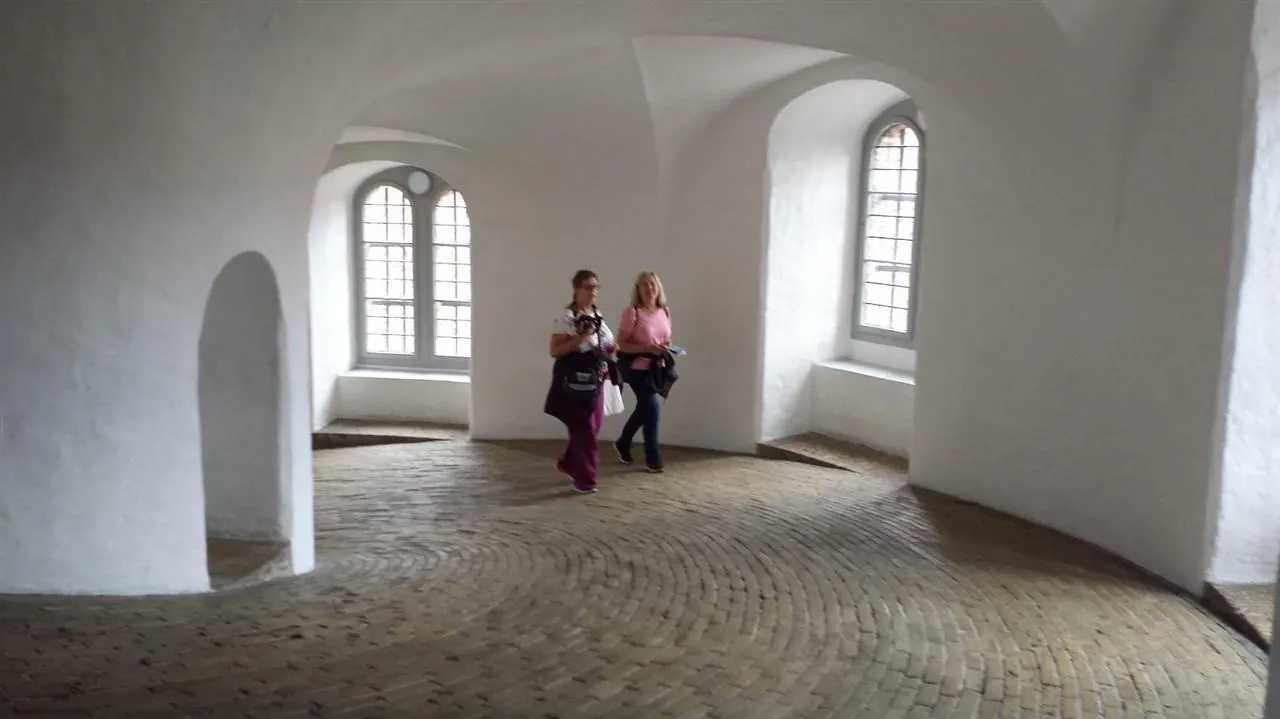 G19.1 the round tower rundetarnet wed 1