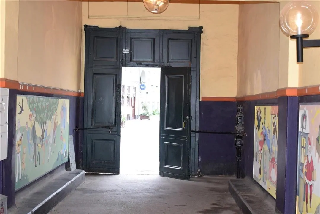 G19.1 the round tower wed 19 jul 1