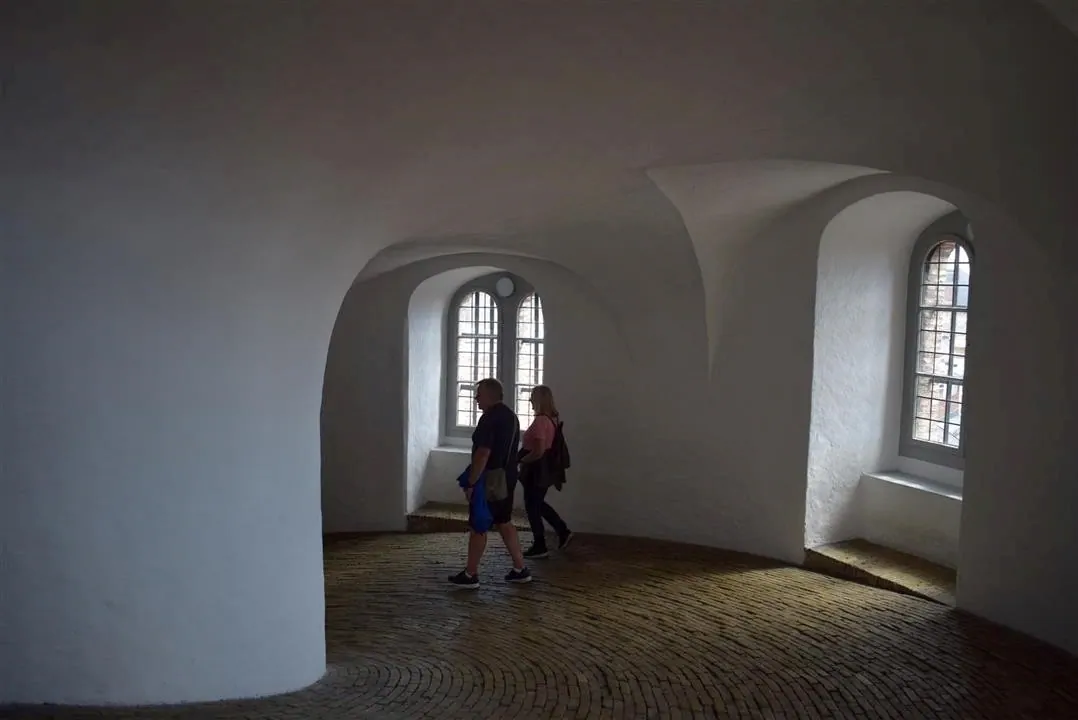 G19.1 the round tower wed 19 jul 29