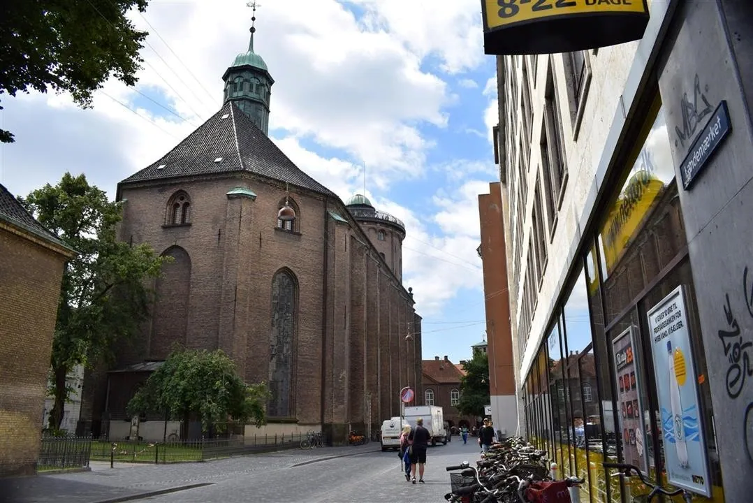 G19.1 the round tower wed 19 jul 3