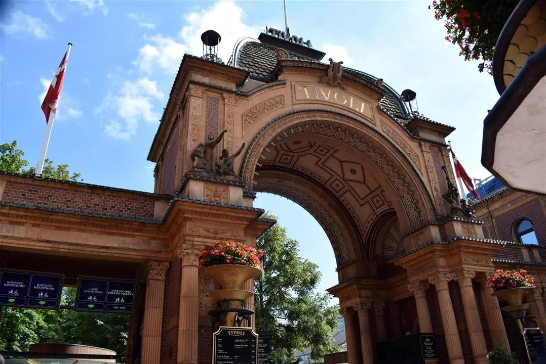 G19.3 tivoli gardens wed 19 jul 1